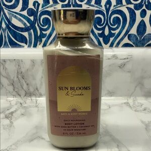 Bath & Body Works Sun Blooms & Suede Body Lotion - Cream and Gold